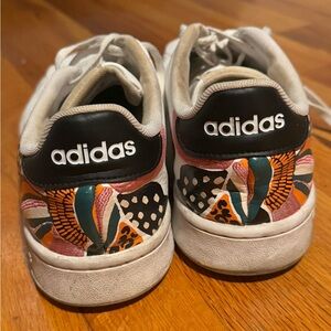 Limited edition adidas grand court | white color with patterned heel in size 10
